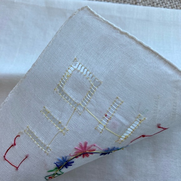 Vintage Handkerchief handembroidered and stitched from 60’s-70’s,floral, square - Picture 2 of 3